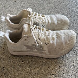 White Altra sneakers 👟